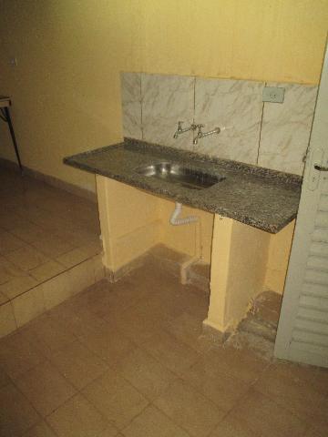 Alugar Casa / Padrão em Ribeirão Preto R$ 500,00 - Foto 3