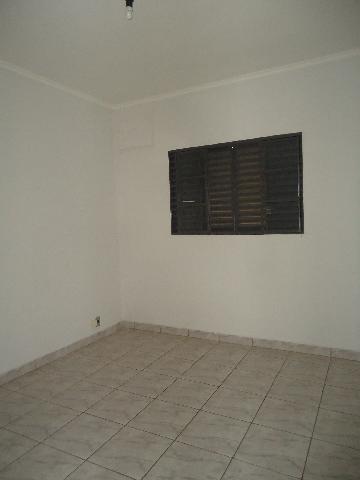 Alugar Casas / Padrão em Ribeirão Preto R$ 750,00 - Foto 6