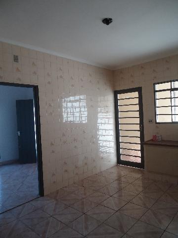 Alugar Casas / Padrão em Ribeirão Preto R$ 750,00 - Foto 4