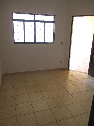 Alugar Casa / Padrão em Ribeirão Preto R$ 1.700,00 - Foto 3