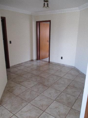 Alugar Apartamento / Padrão em Ribeirão Preto R$ 1.500,00 - Foto 2