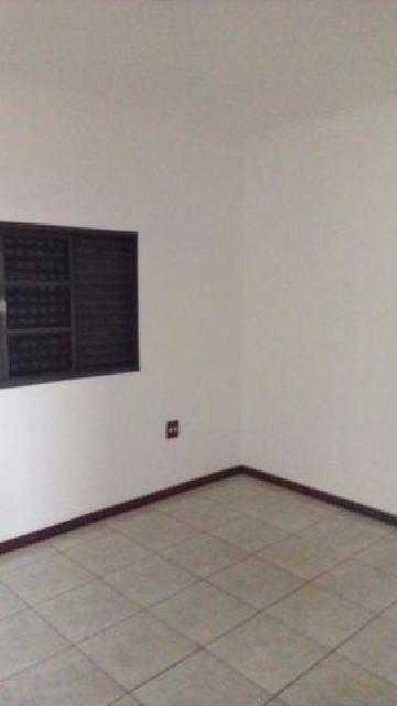 Alugar Casa / Padrão em Ribeirão Preto R$ 1.300,00 - Foto 4