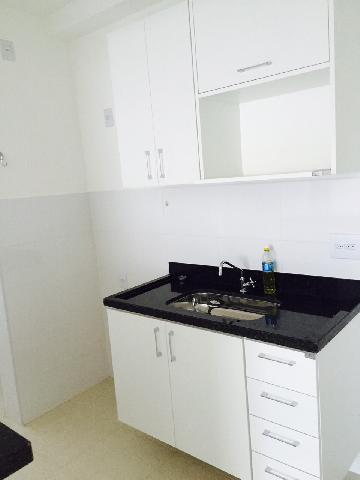 Apartamento / Kitnet em Ribeirão Preto Alugar por R$1.800,00