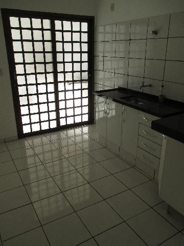 Alugar Casa / Padrão em Ribeirão Preto R$ 1.100,00 - Foto 8