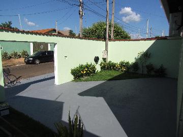 Alugar Casas / Padrão em Ribeirão Preto R$ 800,00 - Foto 2