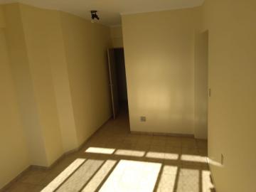 Alugar Apartamento / Padrão em Ribeirão Preto R$ 750,00 - Foto 2