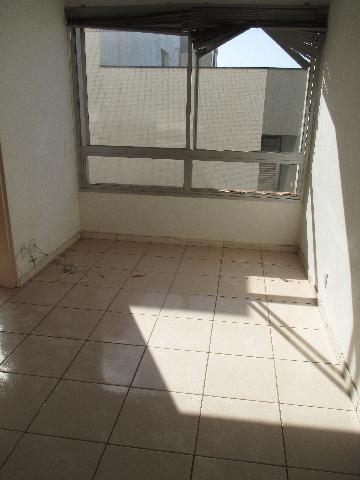 Alugar Apartamento / Padrão em Ribeirão Preto R$ 750,00 - Foto 1