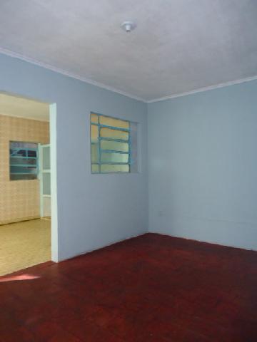 Alugar Casas / Padrão em Ribeirão Preto R$ 700,00 - Foto 2