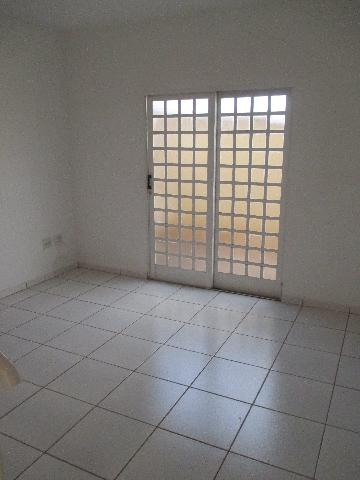 Alugar Casa / Padrão em Ribeirão Preto R$ 800,00 - Foto 3