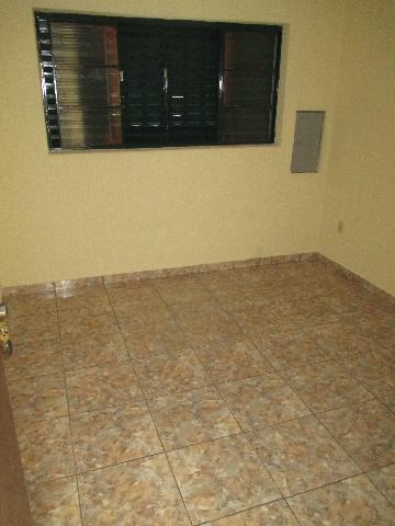 Alugar Casa / Padrão em Ribeirão Preto R$ 930,00 - Foto 5