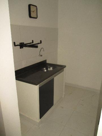 Alugar Apartamentos / Padrão em Ribeirão Preto R$ 750,00 - Foto 2