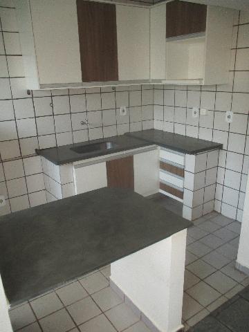 Alugar Apartamento / Padrão em Ribeirão Preto R$ 750,00 - Foto 3