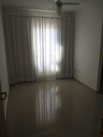 Alugar Apartamentos / Padrão em Ribeirão Preto R$ 1.050,00 - Foto 1