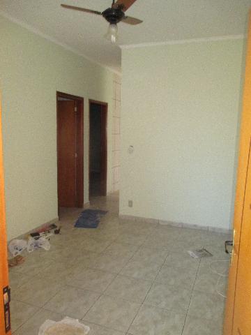 Alugar Casa / Padrão em Ribeirão Preto R$ 900,00 - Foto 3