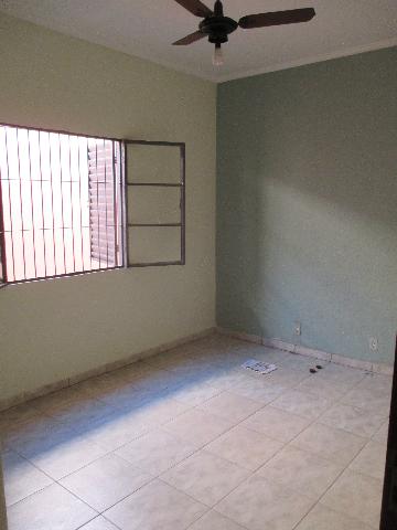 Alugar Casa / Padrão em Ribeirão Preto R$ 900,00 - Foto 5