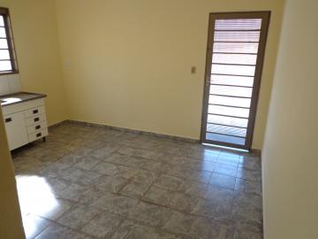 Alugar Casa / Padrão em Ribeirão Preto R$ 1.000,00 - Foto 5