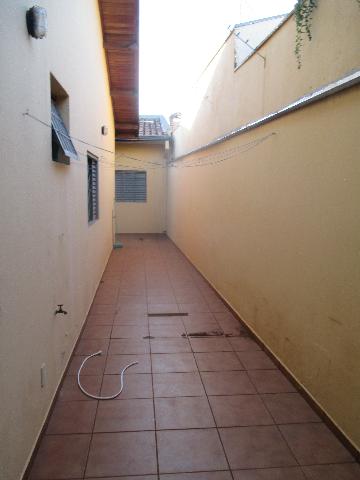 Alugar Casa / Padrão em Ribeirão Preto R$ 1.800,00 - Foto 4