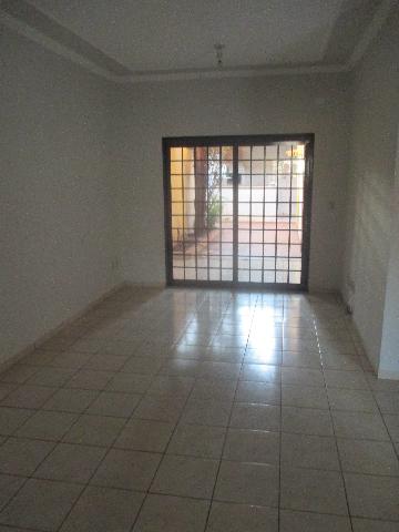 Alugar Casa / Padrão em Ribeirão Preto R$ 1.800,00 - Foto 8