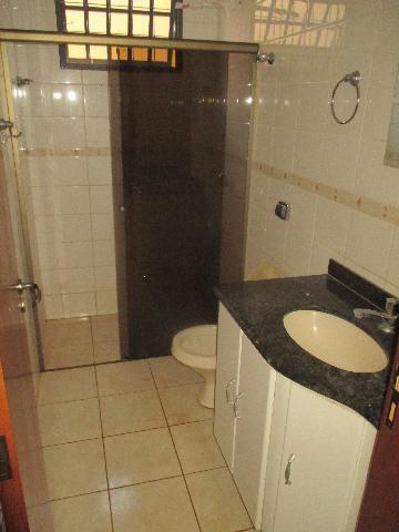 Alugar Casa / Padrão em Ribeirão Preto R$ 1.800,00 - Foto 11