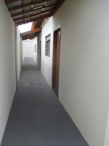 Alugar Casa / Padrão em Ribeirão Preto R$ 1.200,00 - Foto 2