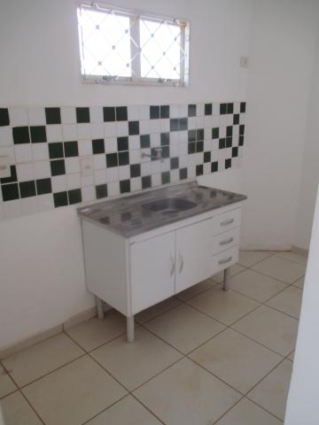 Alugar Casa / Padrão em Ribeirão Preto R$ 1.000,00 - Foto 7