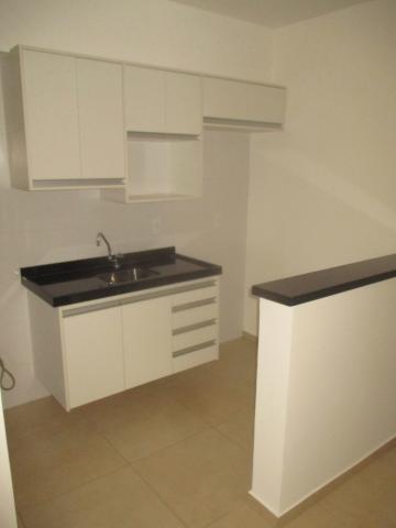 Alugar Apartamento / Padrão em Ribeirão Preto R$ 1.800,00 - Foto 2