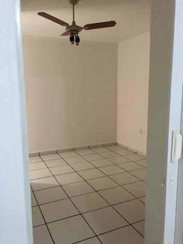 Alugar Apartamento / Padrão em Ribeirão Preto R$ 800,00 - Foto 13