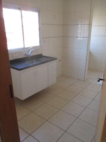 Alugar Apartamento / Padrão em Ribeirão Preto R$ 1.500,00 - Foto 3