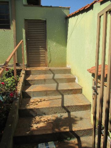 Alugar Casa / Padrão em Ribeirão Preto R$ 800,00 - Foto 1