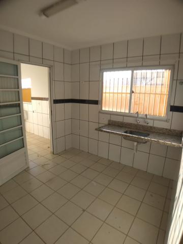 Alugar Casa / Padrão em Ribeirão Preto R$ 1.300,00 - Foto 6