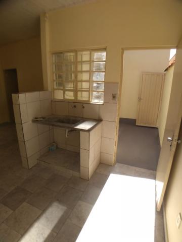 Alugar Casa / Padrão em Ribeirão Preto R$ 500,00 - Foto 8