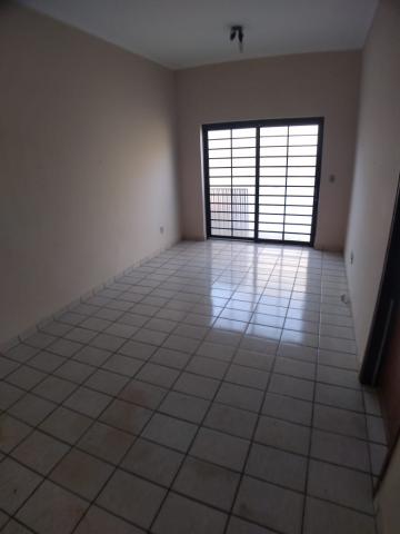 Alugar Casa / Padrão em Ribeirão Preto R$ 1.800,00 - Foto 10