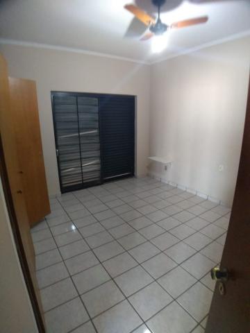 Alugar Casa / Padrão em Ribeirão Preto R$ 1.800,00 - Foto 14