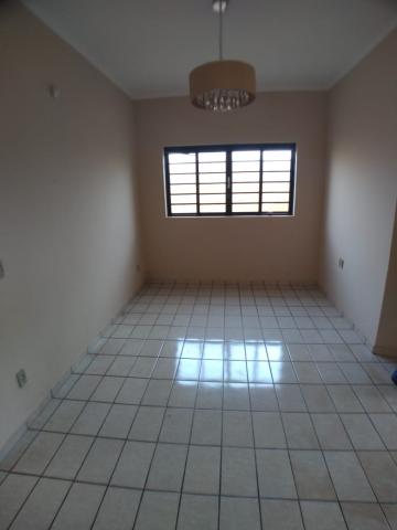 Alugar Casa / Padrão em Ribeirão Preto R$ 1.800,00 - Foto 4