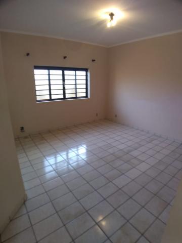 Alugar Casa / Padrão em Ribeirão Preto R$ 1.800,00 - Foto 5