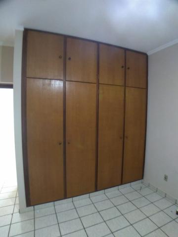 Alugar Casa / Padrão em Ribeirão Preto R$ 1.800,00 - Foto 8