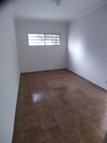 Alugar Casa / Padrão em Ribeirão Preto R$ 1.250,00 - Foto 4