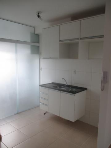 Alugar Apartamento / Padrão em Ribeirão Preto R$ 650,00 - Foto 2