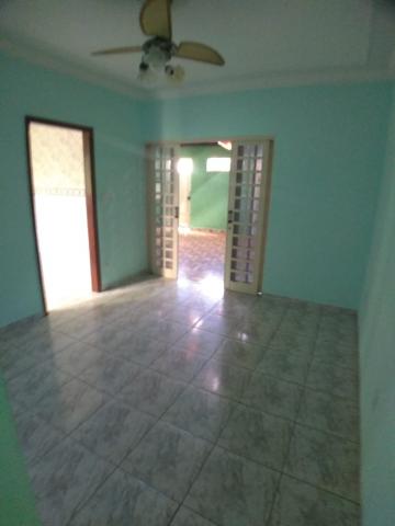 Alugar Casa / Padrão em Ribeirão Preto R$ 1.400,00 - Foto 4