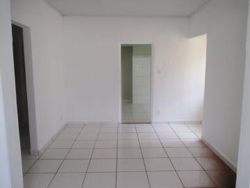 Alugar Casa / Padrão em Ribeirão Preto R$ 850,00 - Foto 3