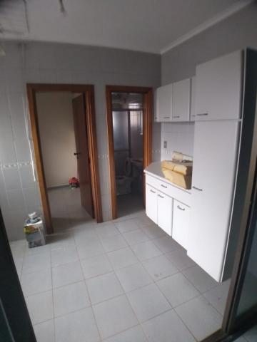 Alugar Apartamento / Padrão em Ribeirão Preto R$ 1.800,00 - Foto 8