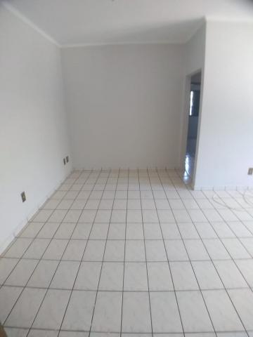 Casa / Padrão em Ribeirão Preto Alugar por R$1.100,00