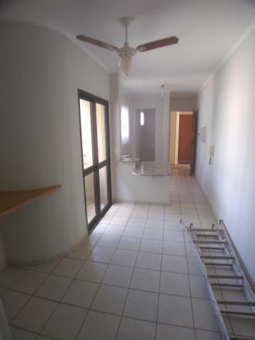 Alugar Apartamentos / Padrão em Ribeirão Preto R$ 700,00 - Foto 1