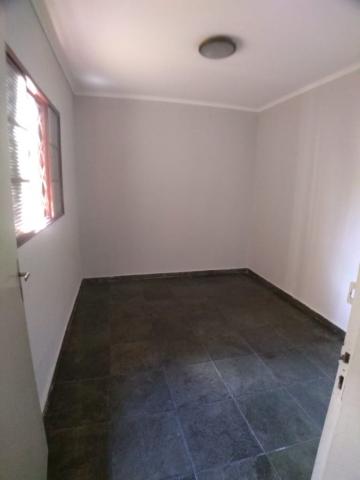 Alugar Casa / Padrão em Ribeirão Preto R$ 1.300,00 - Foto 2