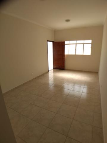 Alugar Casa / Padrão em Ribeirão Preto R$ 900,00 - Foto 3