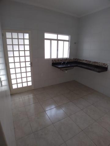 Alugar Casa / Padrão em Ribeirão Preto R$ 900,00 - Foto 4