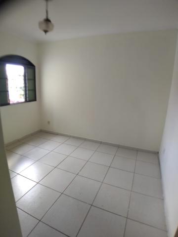 Alugar Casa / Padrão em Ribeirão Preto R$ 1.800,00 - Foto 4