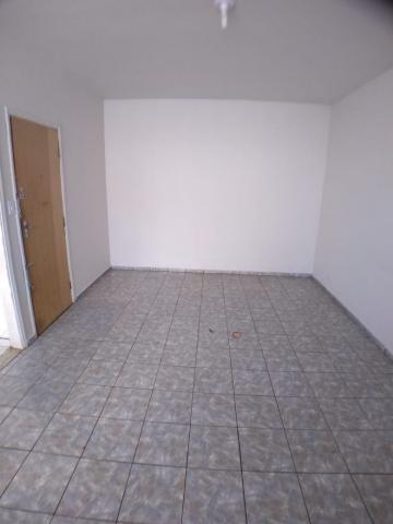 Alugar Apartamento / Padrão em Ribeirão Preto R$ 600,00 - Foto 2