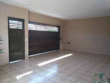 Alugar Casas / Padrão em Ribeirão Preto R$ 1.900,00 - Foto 2