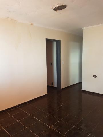 Alugar Casa / Padrão em Ribeirão Preto R$ 1.300,00 - Foto 3